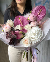 Carica l'immagine nel visualizzatore di Gallery, bouquet misto con anthurium