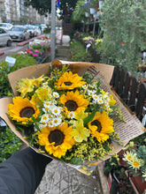 Charger l'image dans la galerie, bouquet misto con girasoli