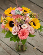 Carica l'immagine nel visualizzatore di Gallery, bouquet misto con girasoli