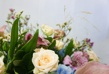 Cargar imagen en el visor de la galería, Organic Bouquet - Flowers Palermo
