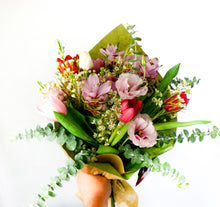 Cargar imagen en el visor de la galería, Bouquet con Tulipani - Audrey - Flowers Palermo

