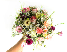 Carica l&#39;immagine nel visualizzatore di Gallery, Bouquet di Rose e Lisianthus - Monique - Flowers Palermo
